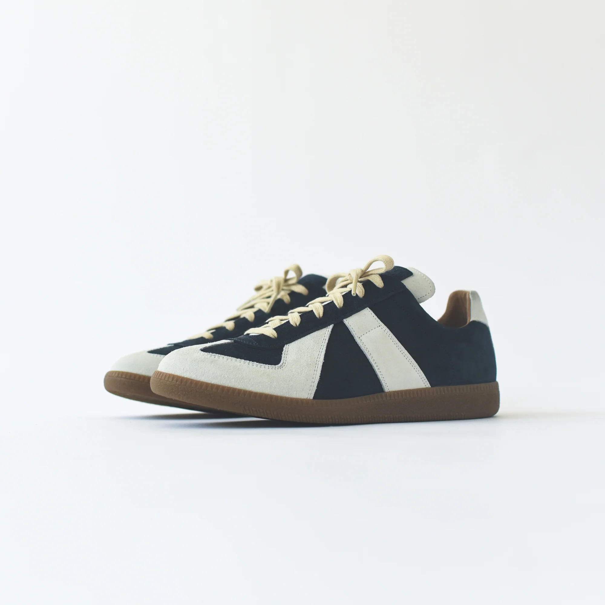 1056-maison-replica-low-top-1.webp