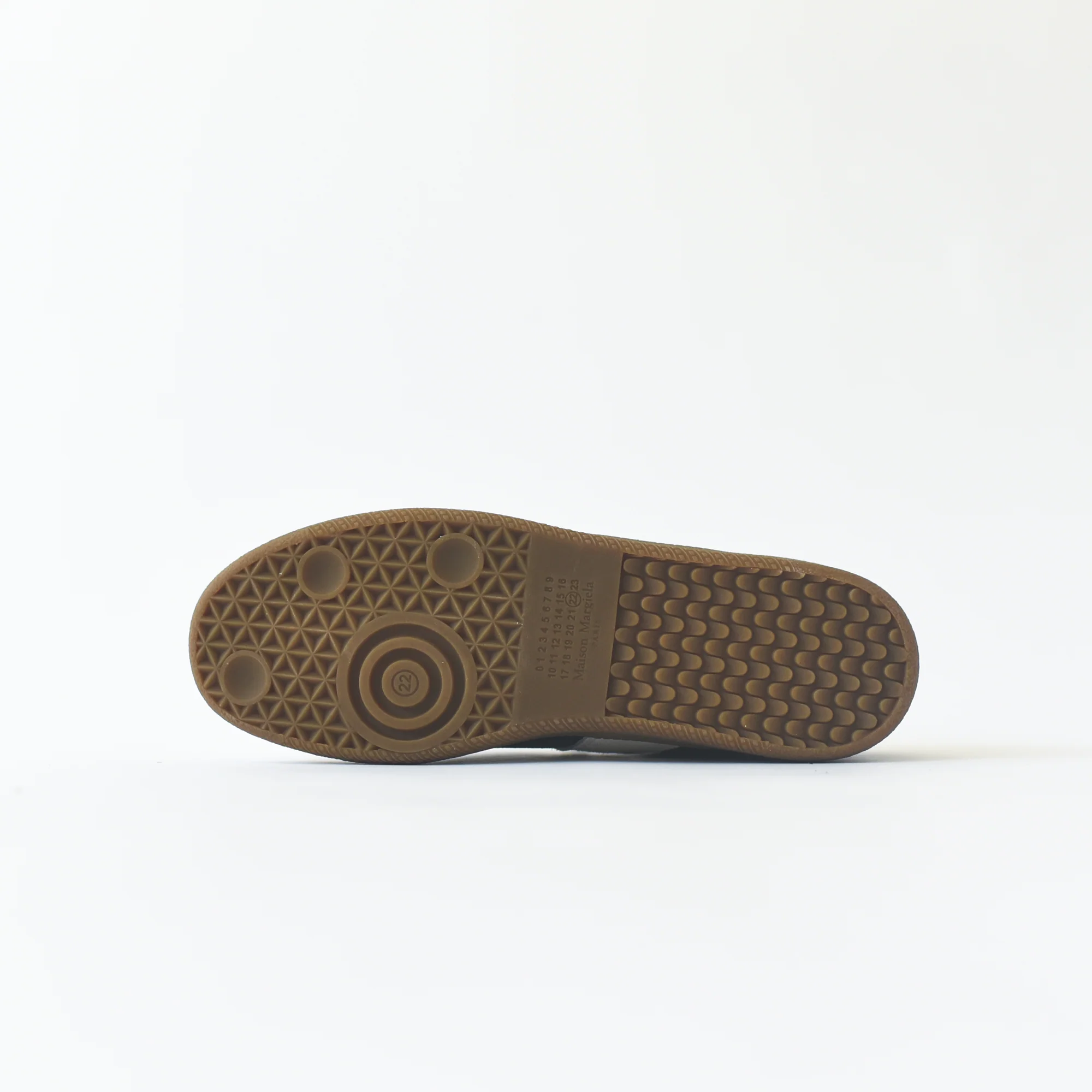 1056-maison-replica-low-top-1.webp