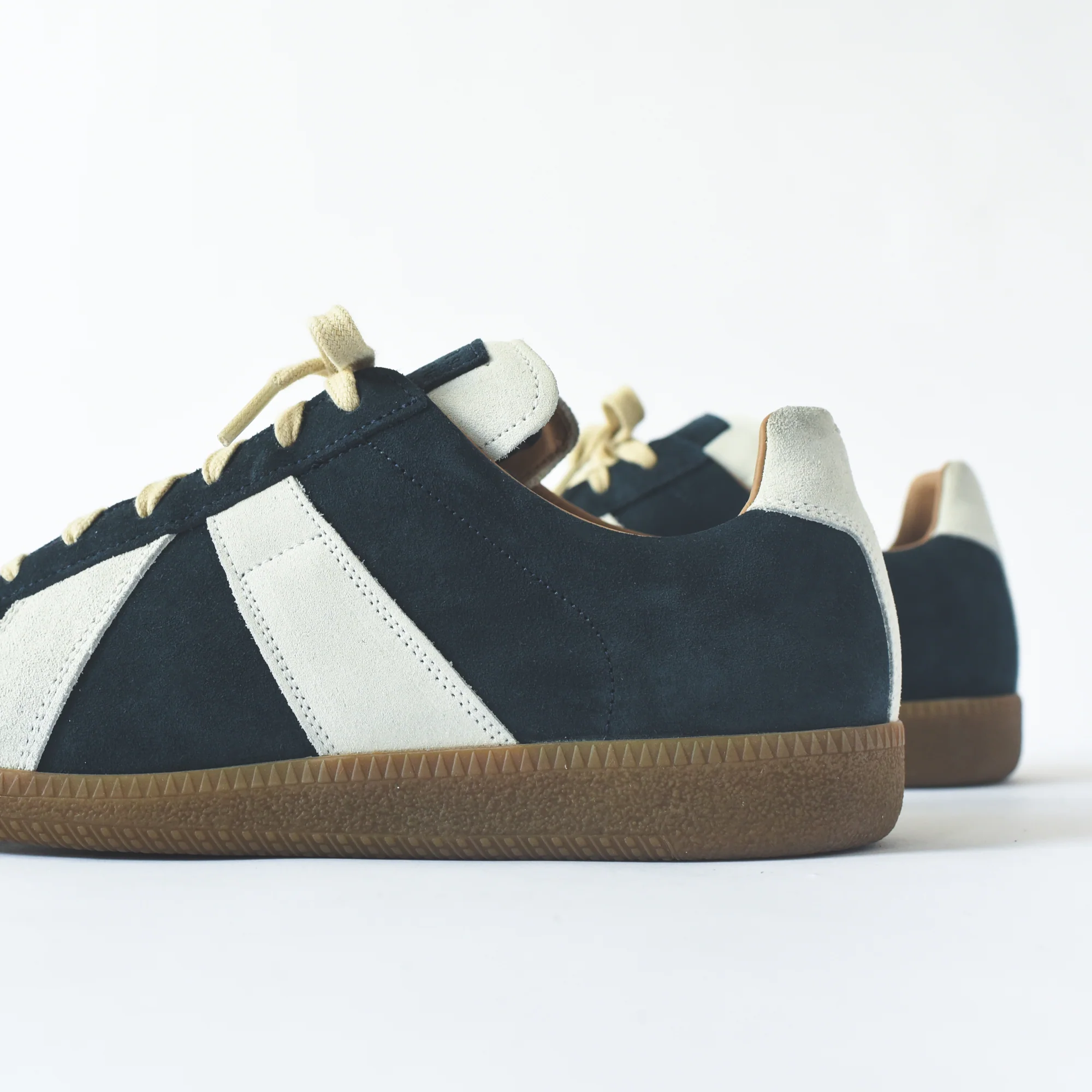 1056-maison-replica-low-top-1.webp