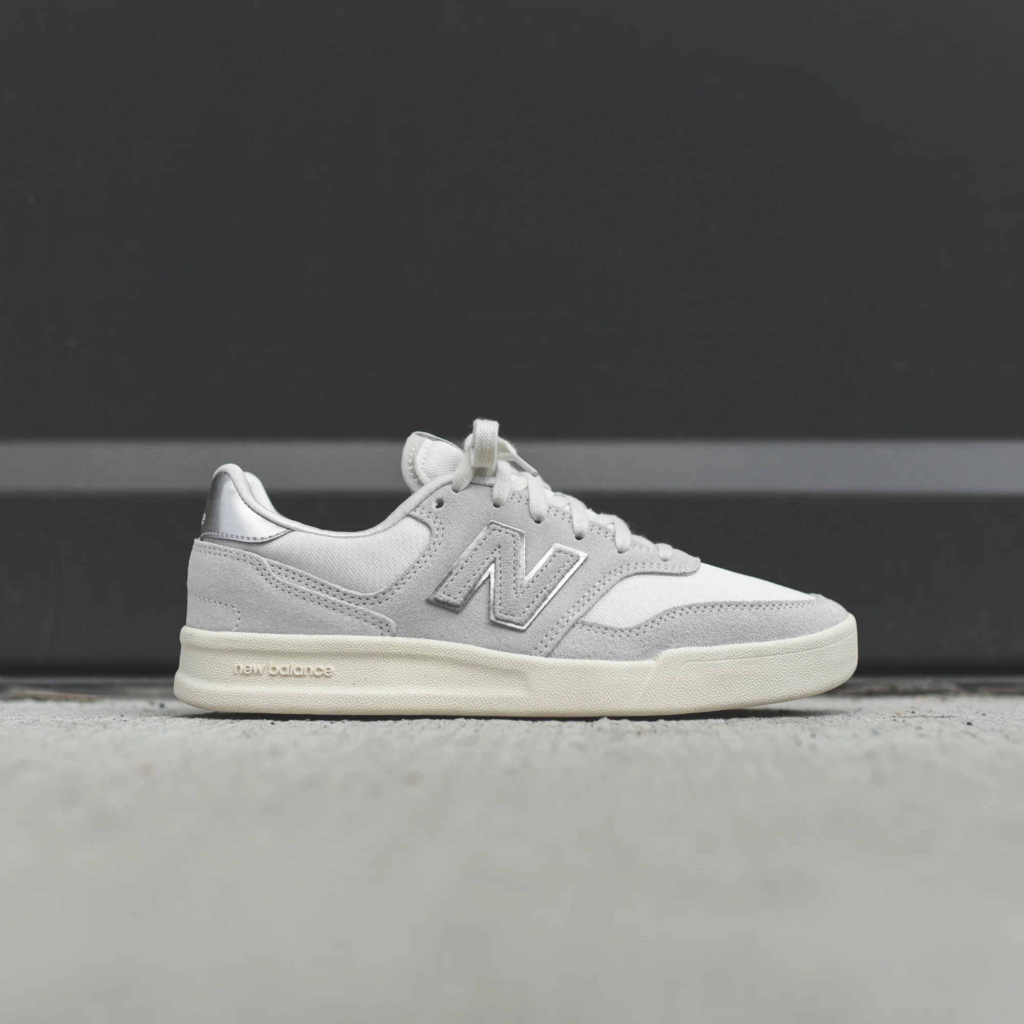 New Balance WMNS WRT300v2