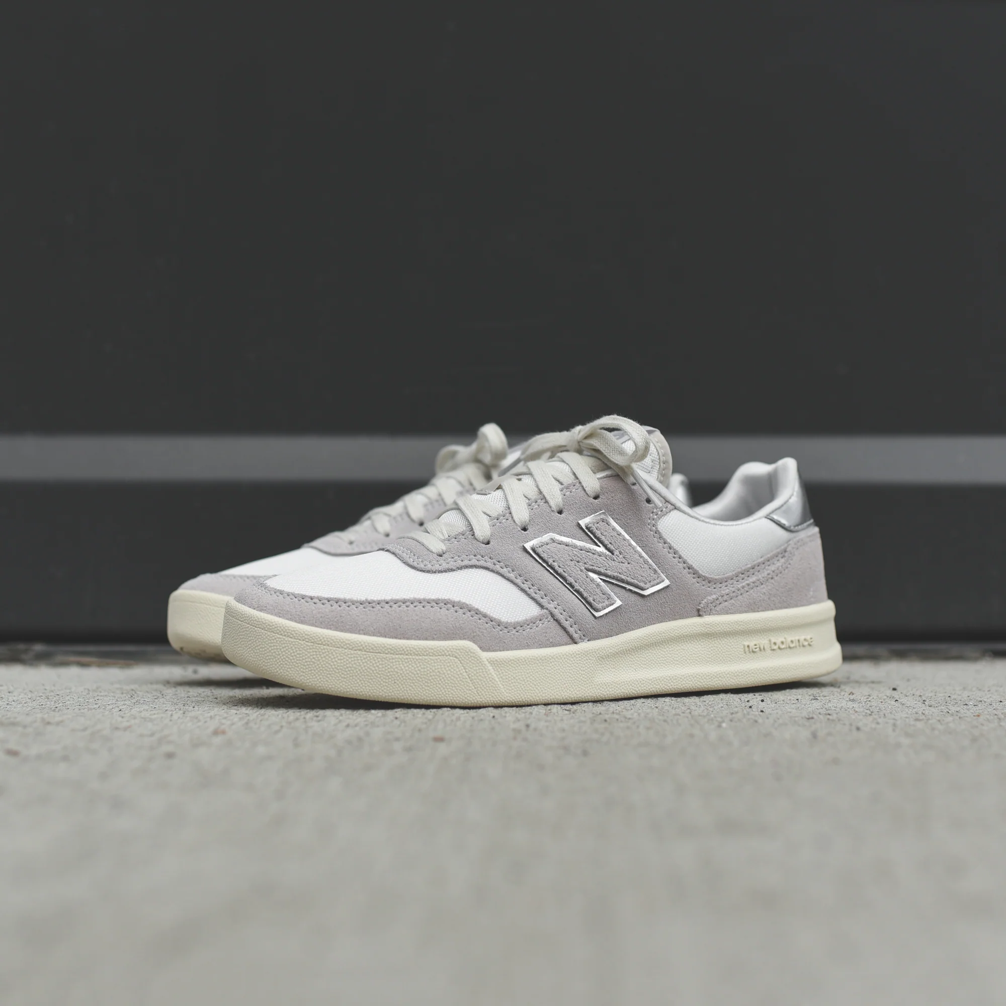 New Balance WMNS WRT300v2