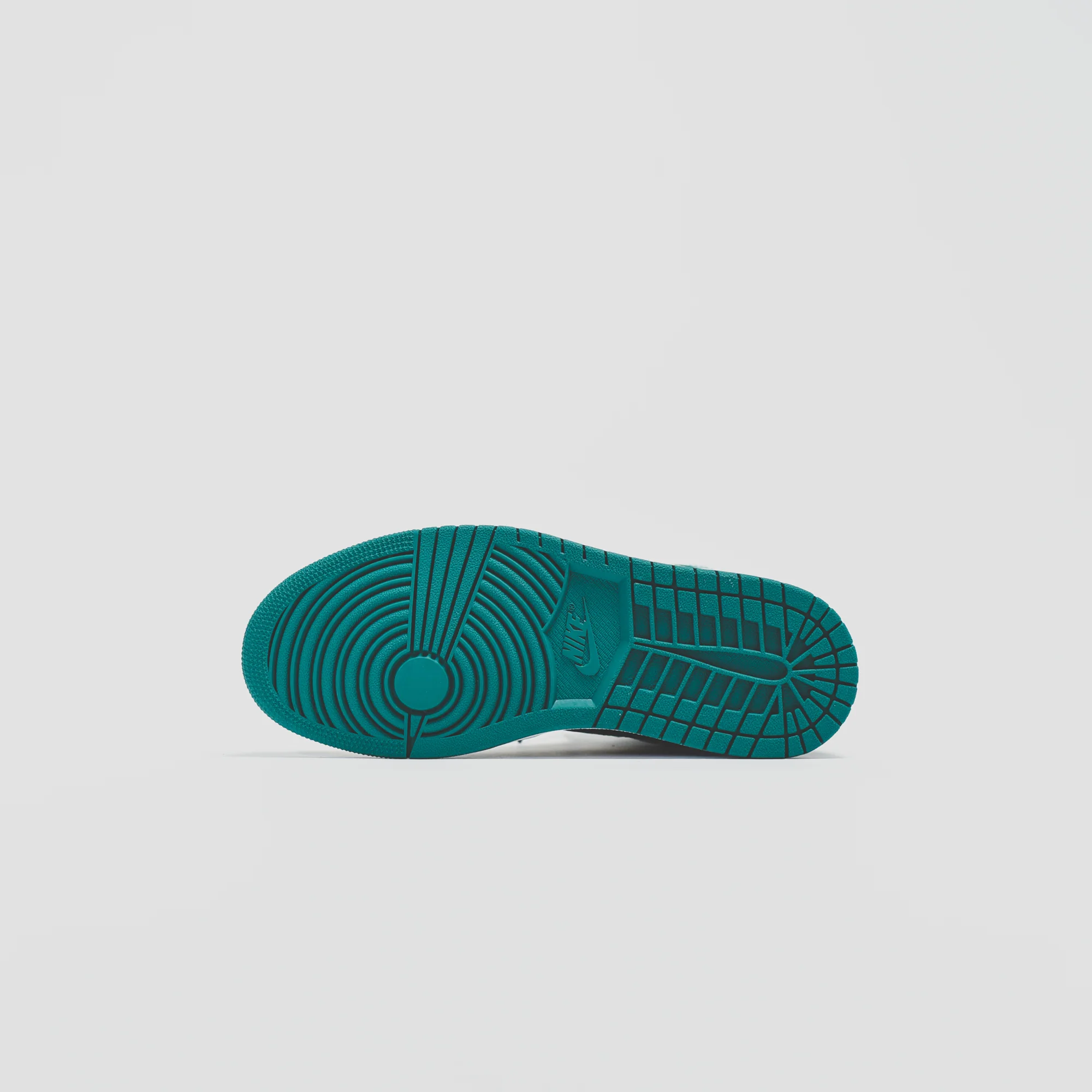 1228-nike-wmns-air-1-high-premium-1.webp