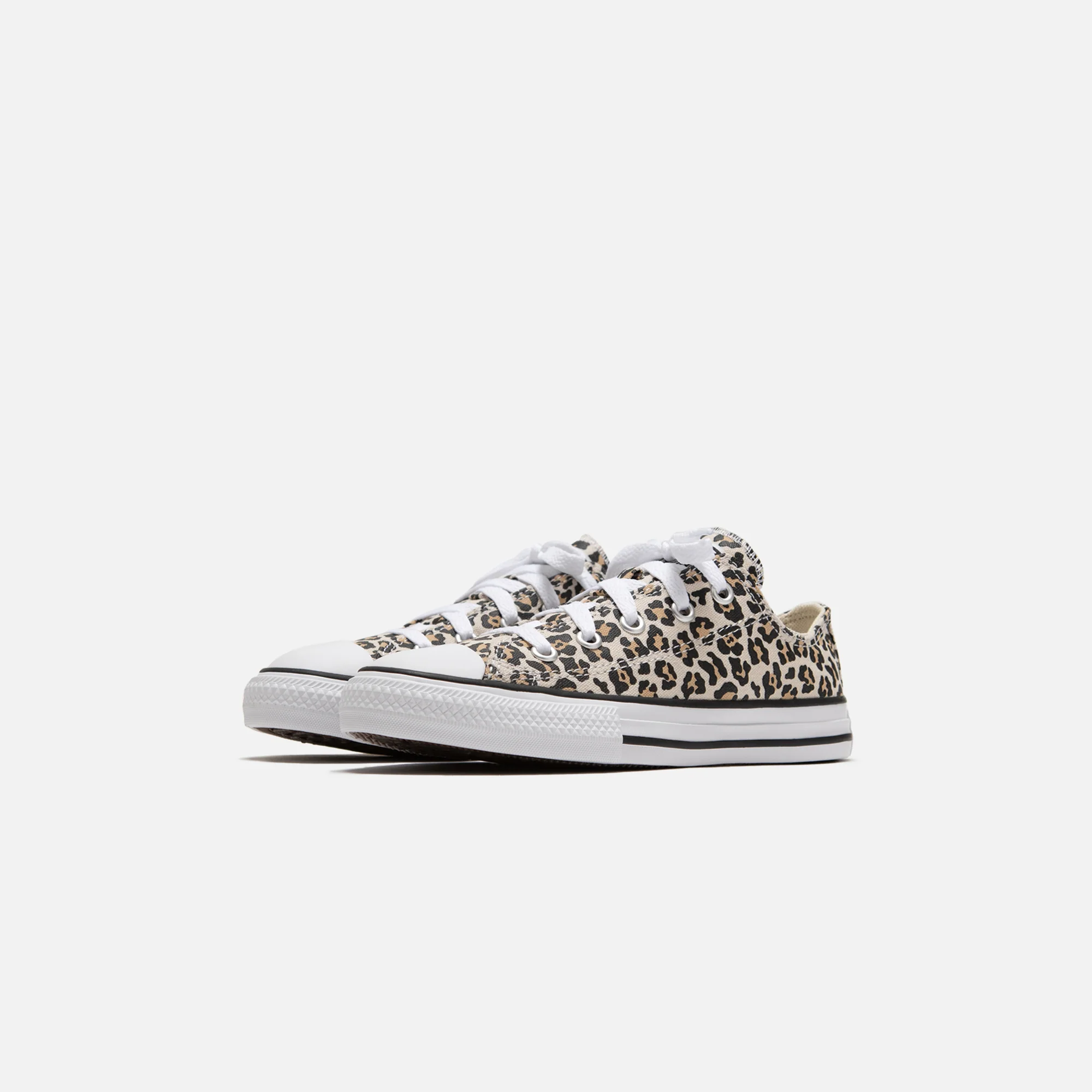 1679–pre-school-chuck-taylor-all-star-leopard-print-ox-1.webp