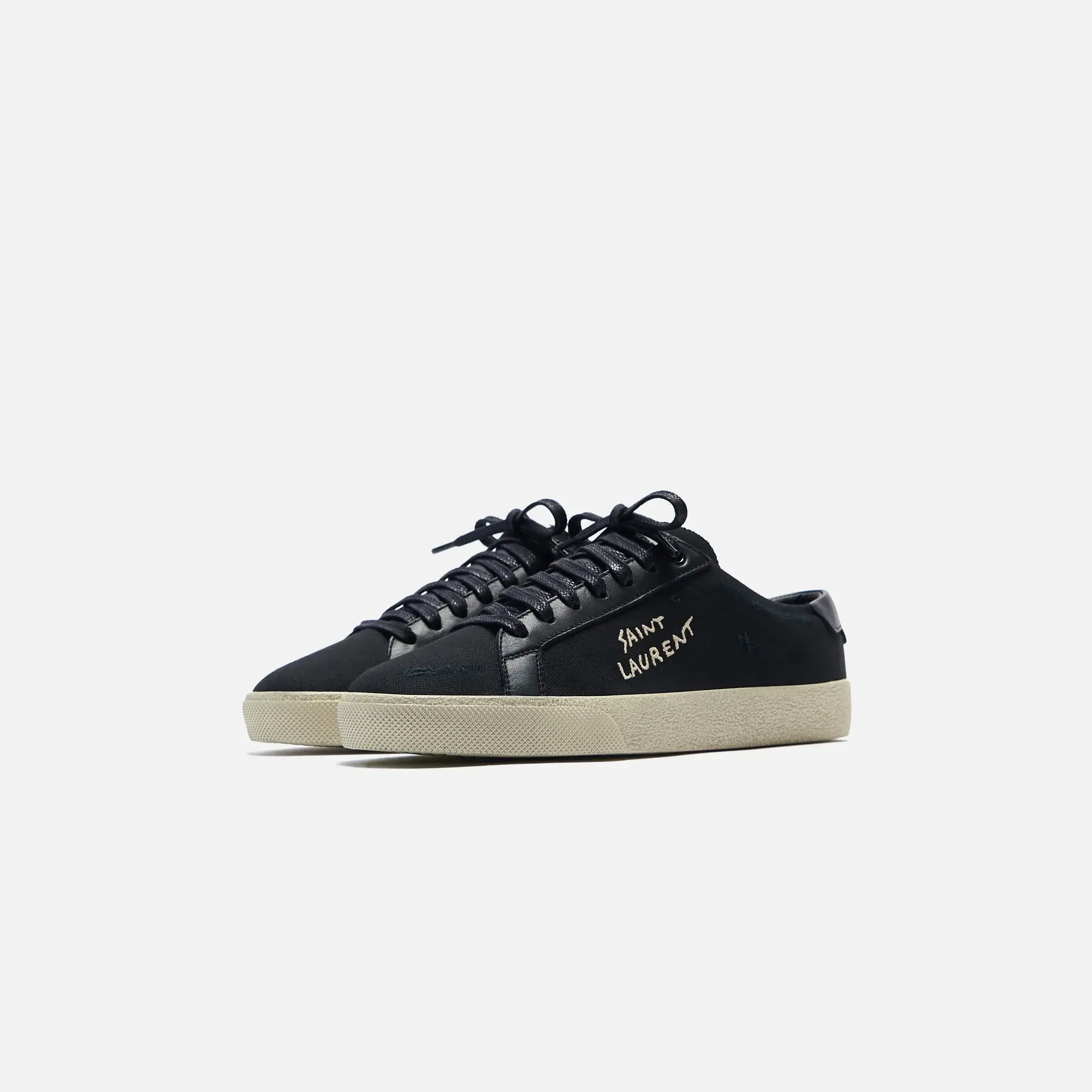 1981–court-classic-sneaker-sl-06-signature-1.webp