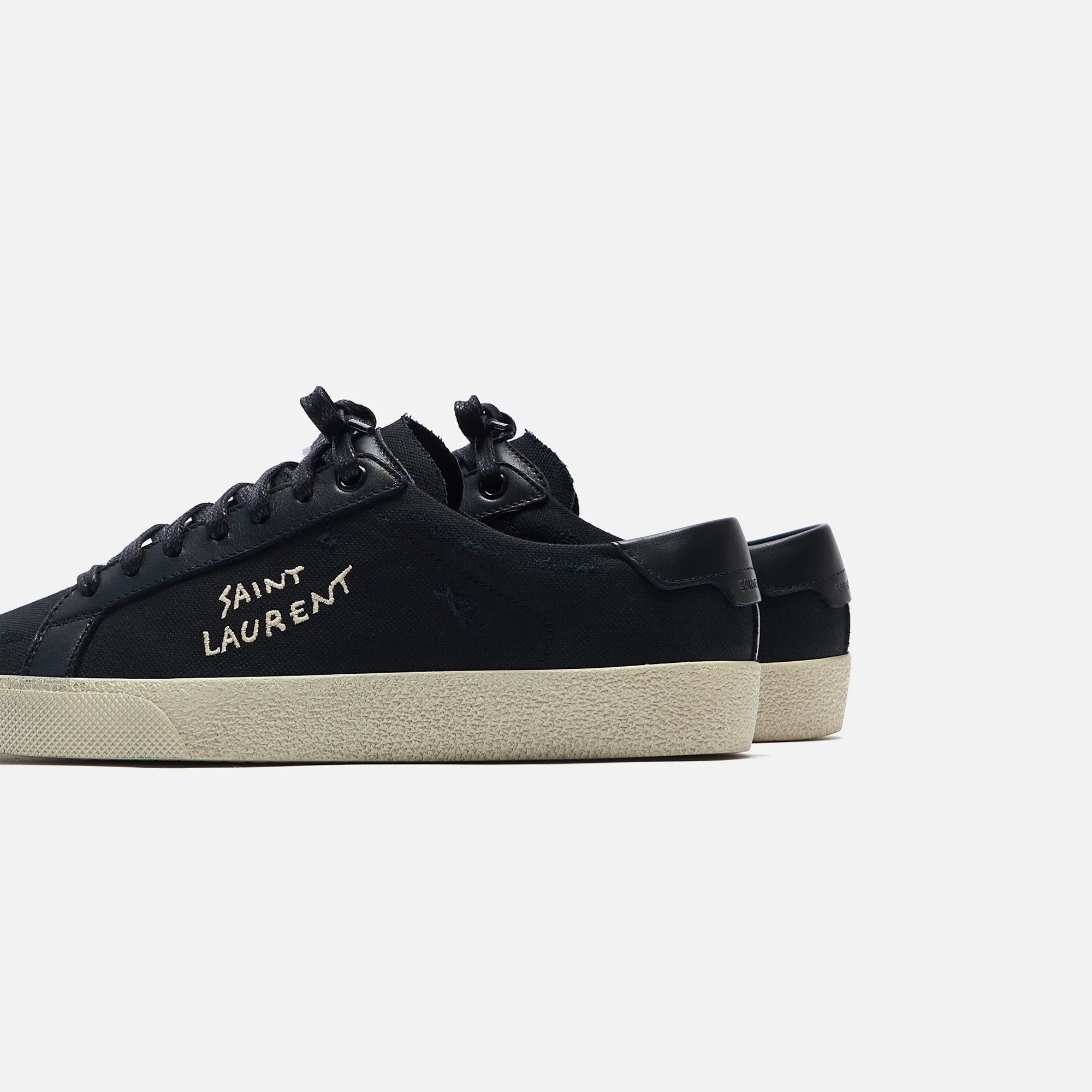 1981–court-classic-sneaker-sl-06-signature-1.webp