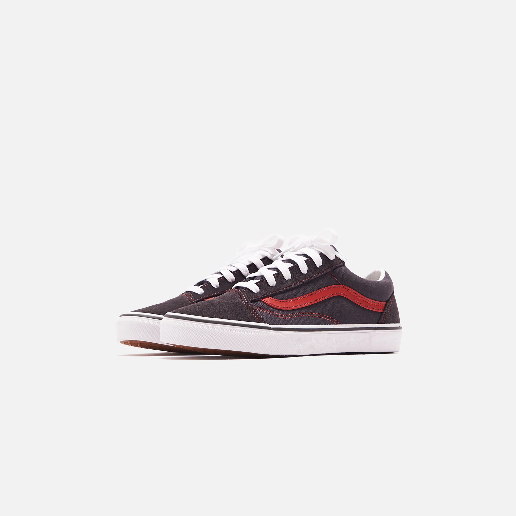 2411–junior-old-skool-shoes-1.webp
