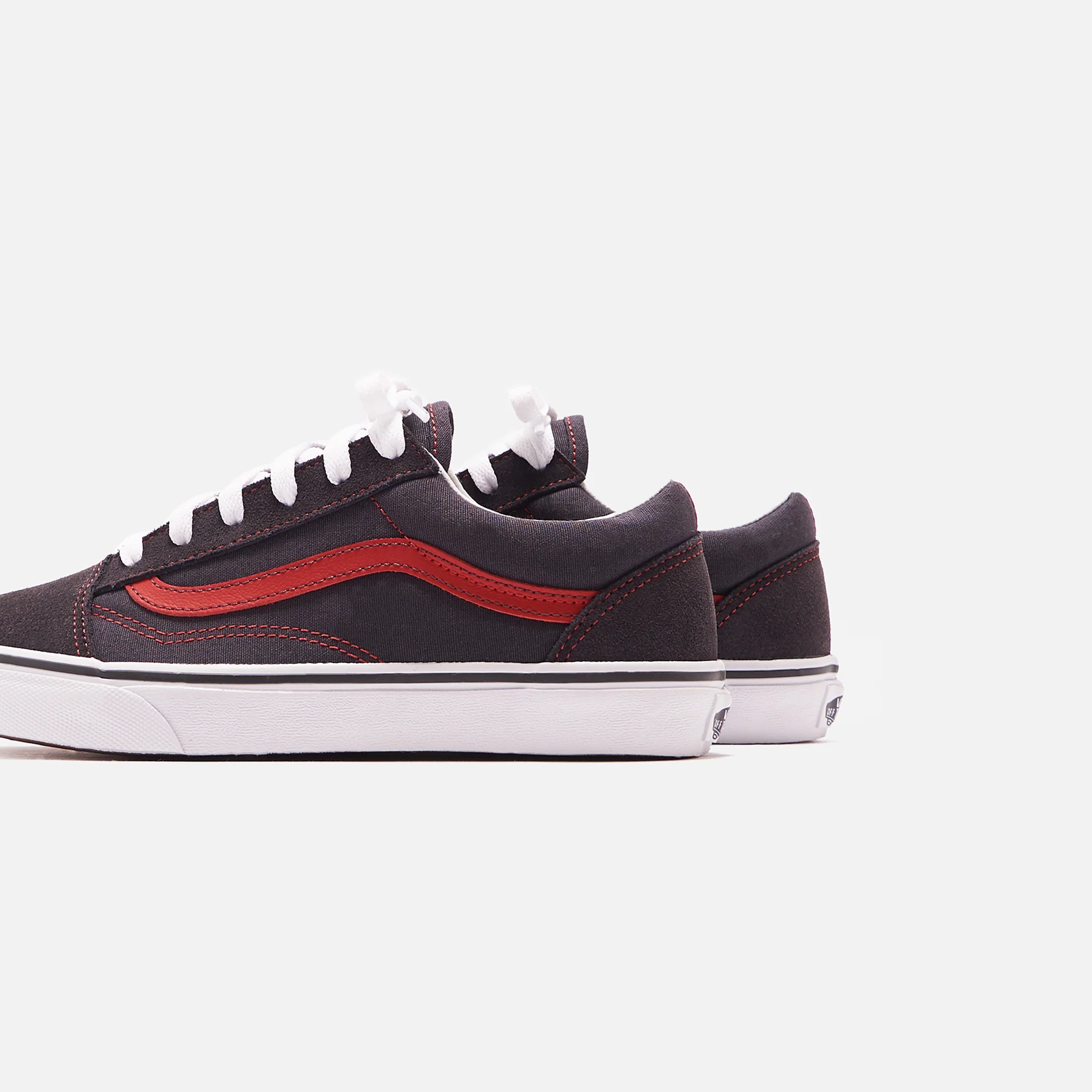 2411–junior-old-skool-shoes-1.webp
