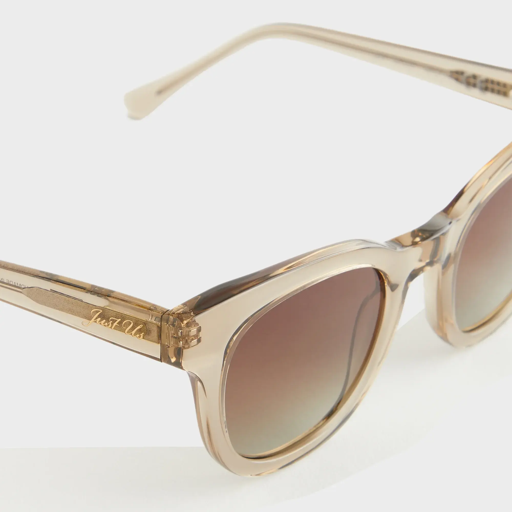2865-kith-women-ari-crystal-sunglasses-1.webp
