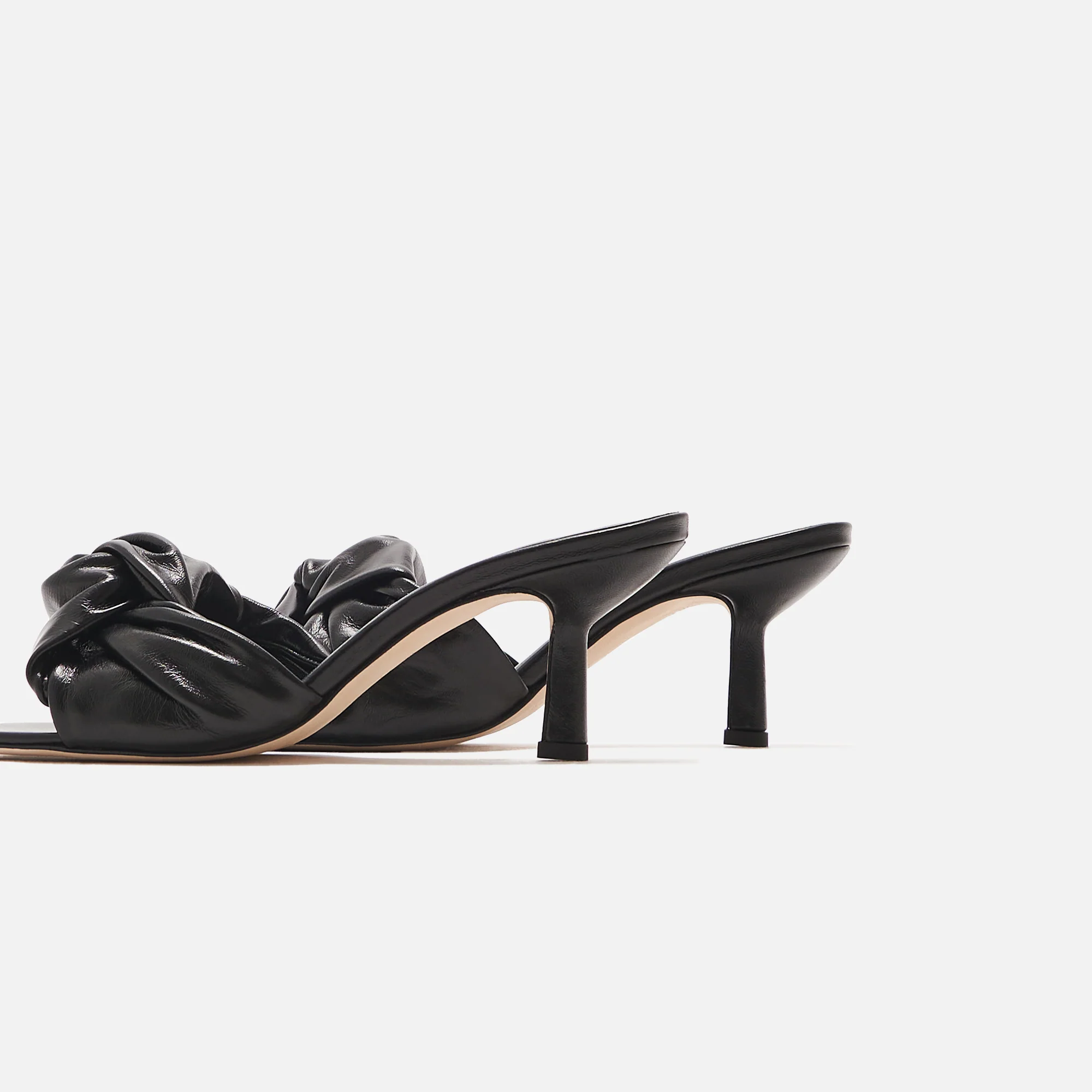 3002–wmns-lana-black-gloss-leather-1.webp