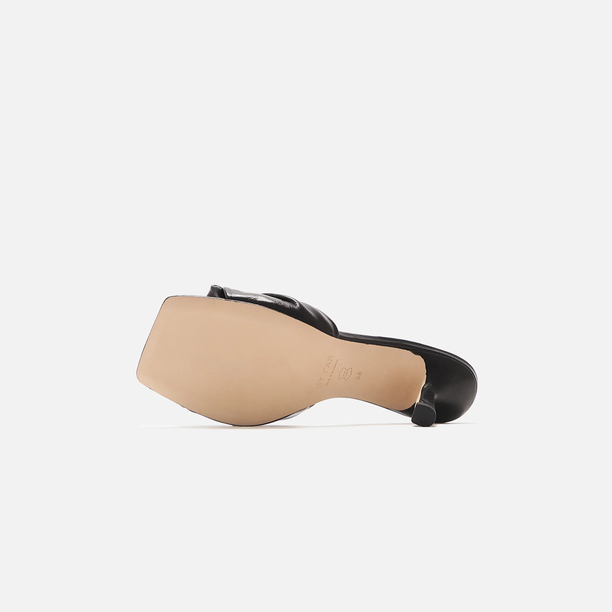 3002–wmns-lana-black-gloss-leather-1.webp