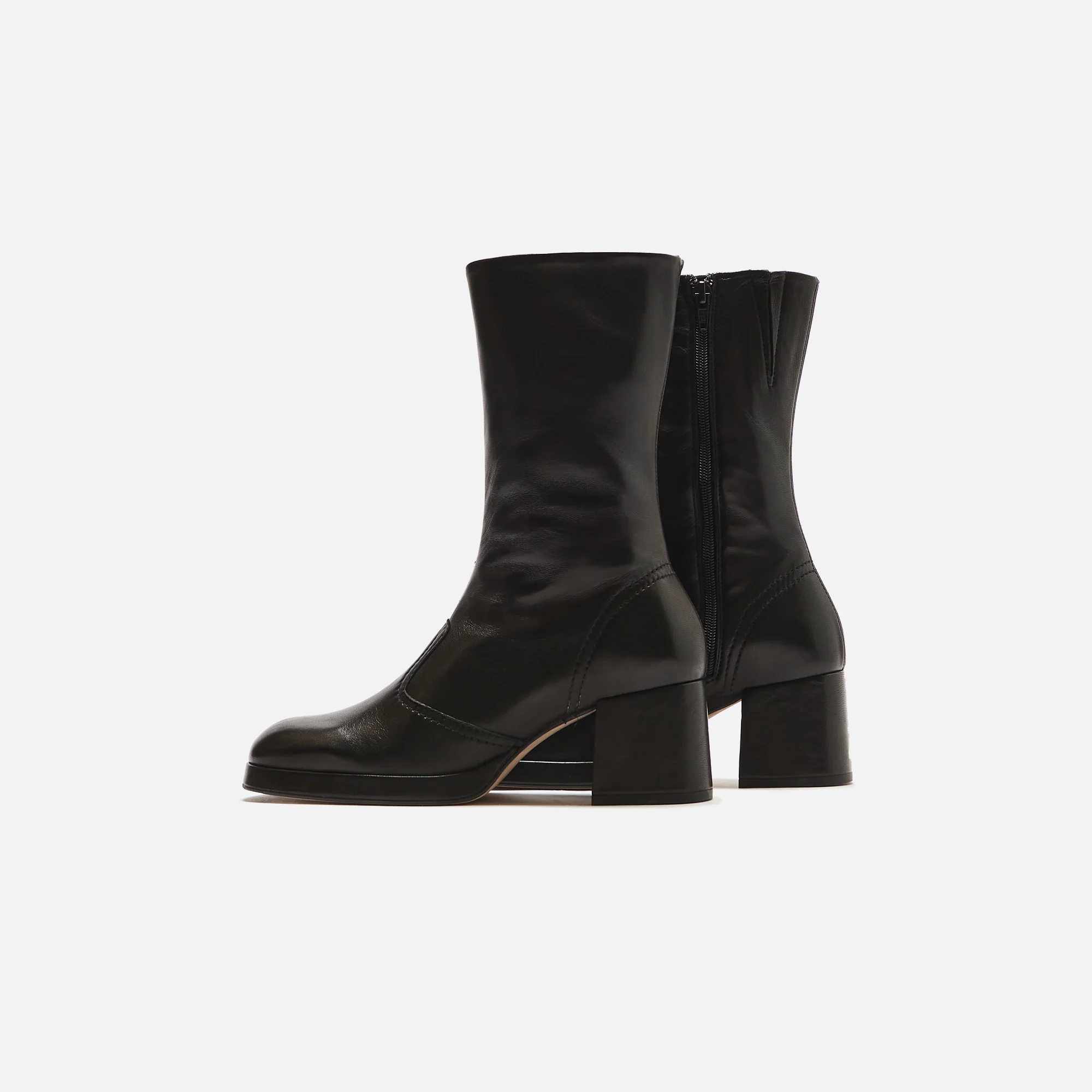 3250–wmns-cass-nappa-boots-1.webp