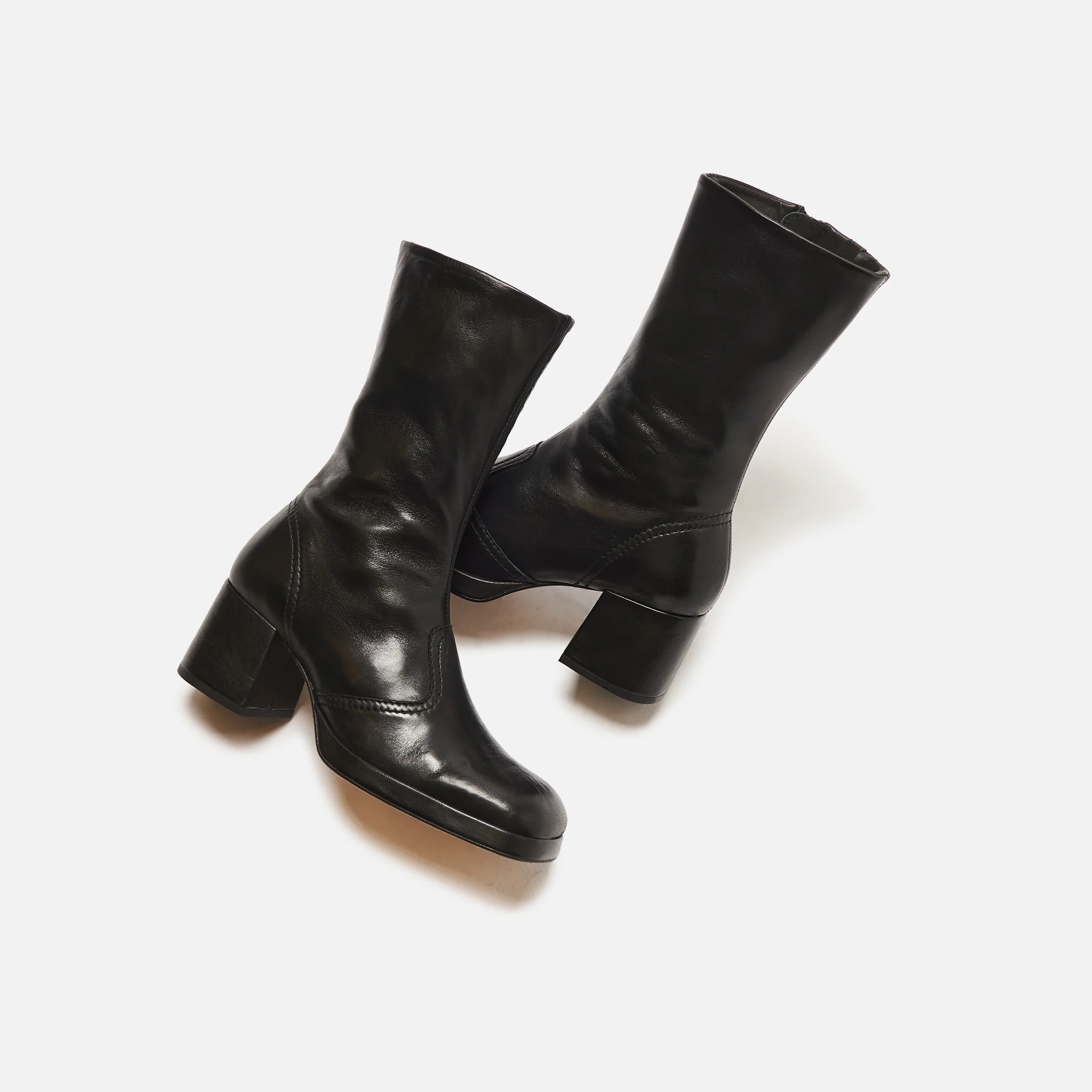 3250–wmns-cass-nappa-boots-1.webp
