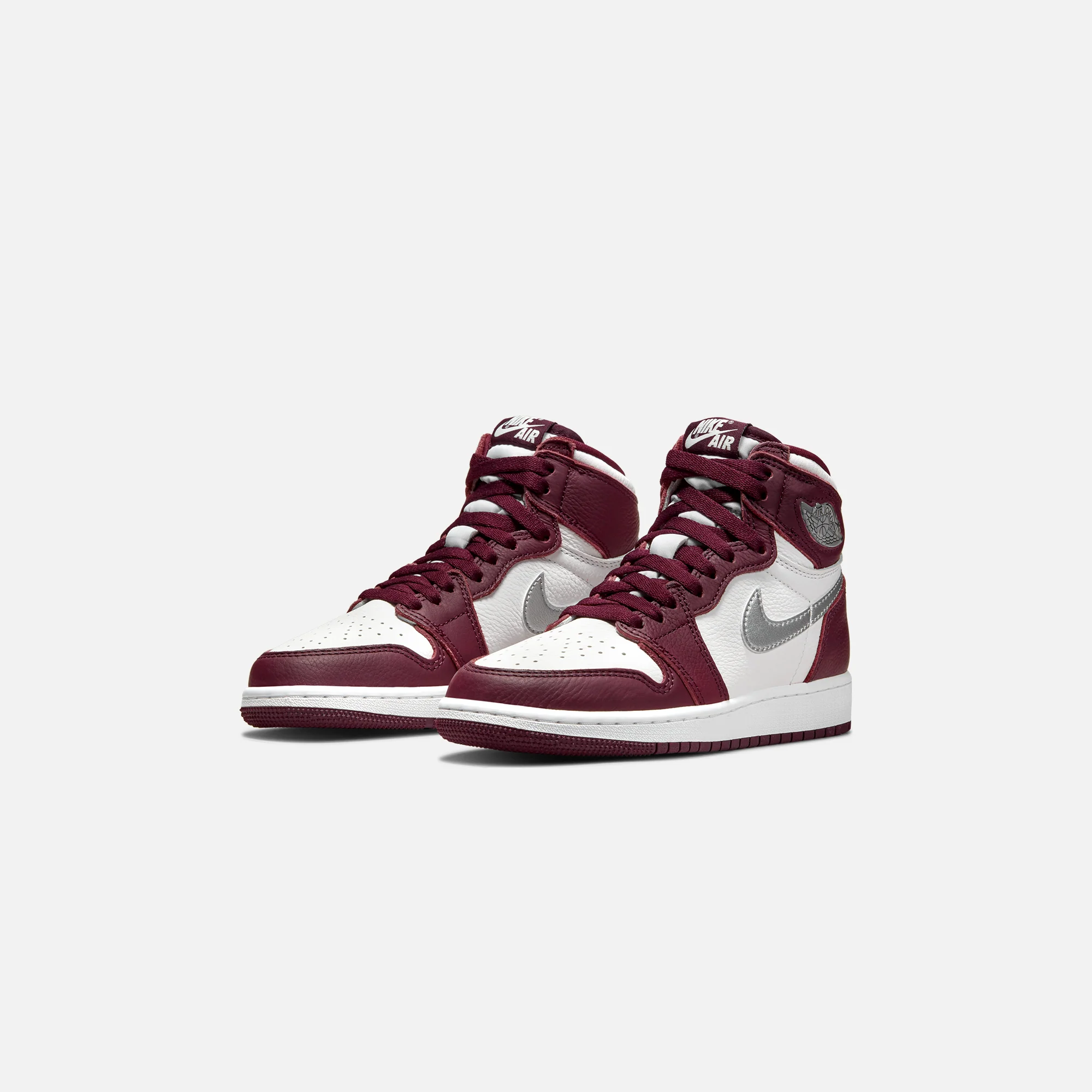 3265-nike-grade-school-1-retro-high-og-1.webp