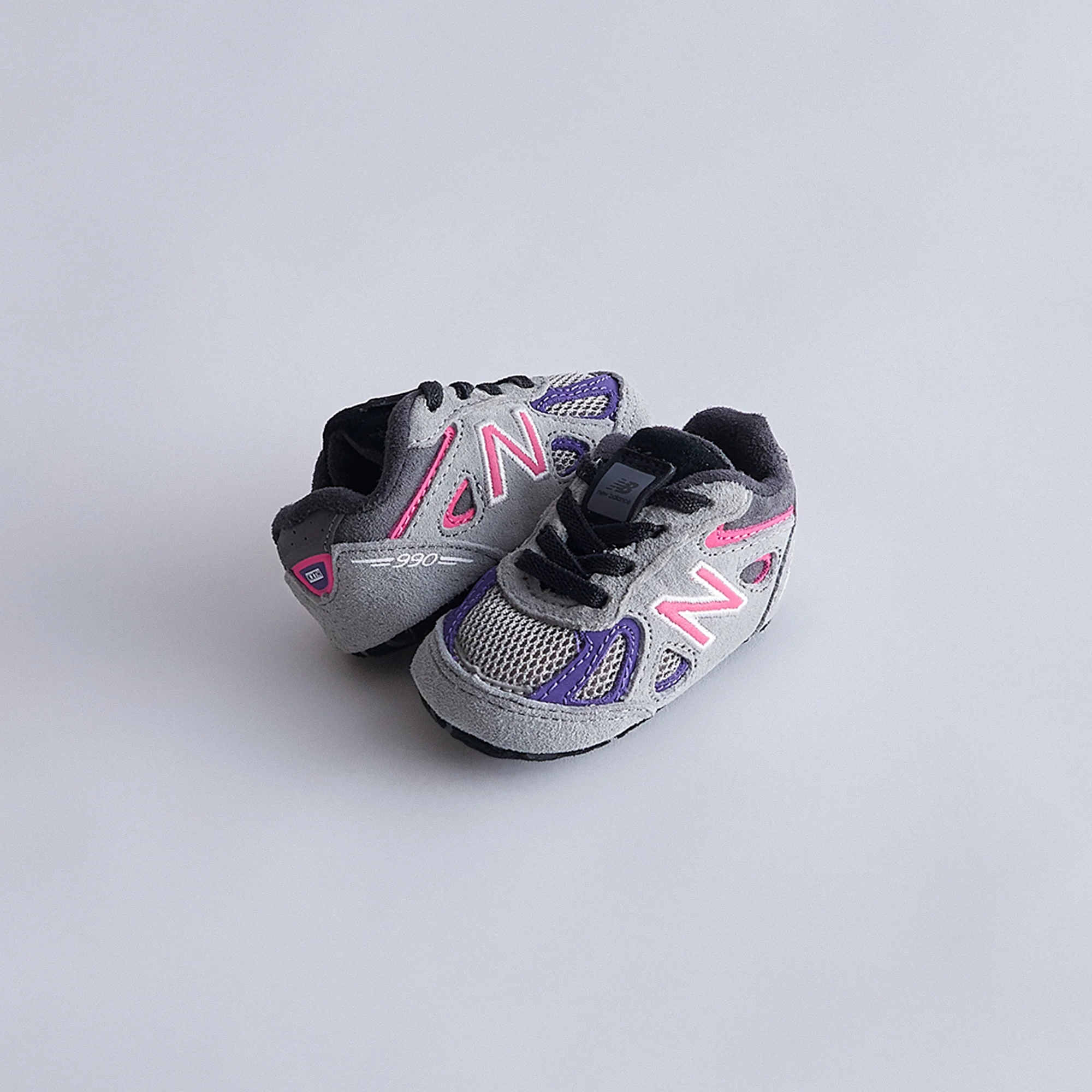 4292-ronnie-fieg-for-new-balance-990v4-united-arrows-sons-crib-1.webp