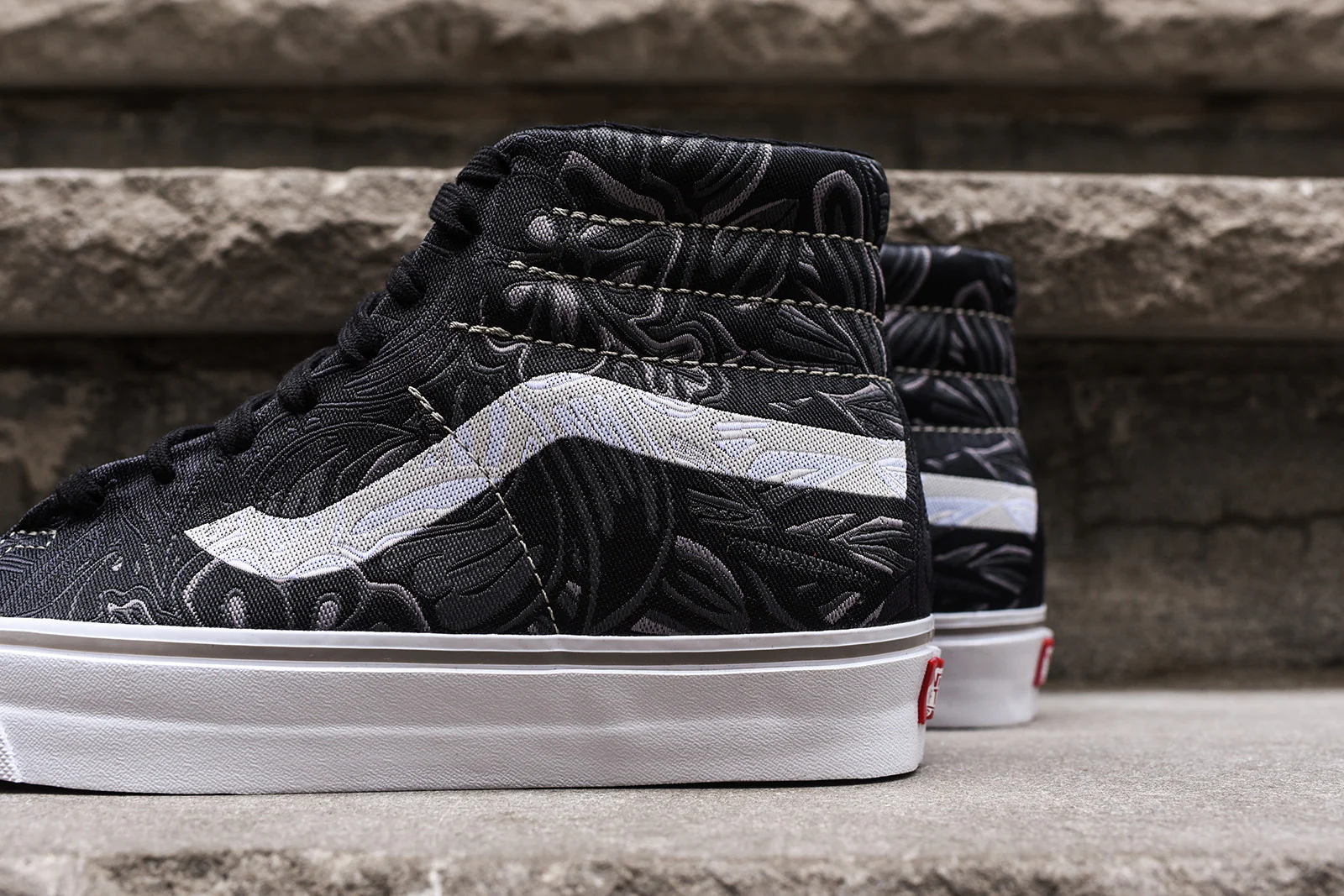 451–vault-sk8-hi-1.webp