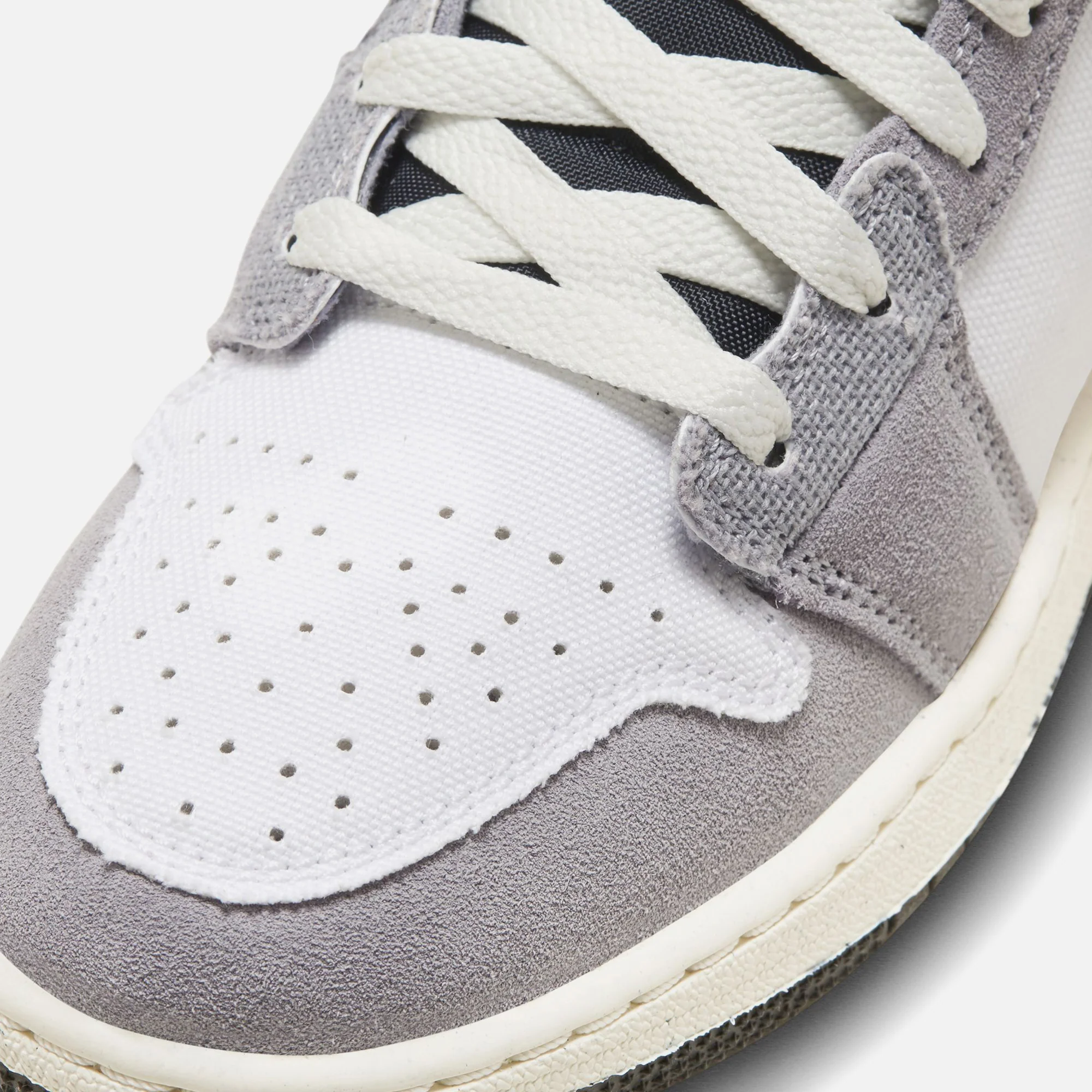 5739-nike-grade-school-air-1-mid-se-1.webp