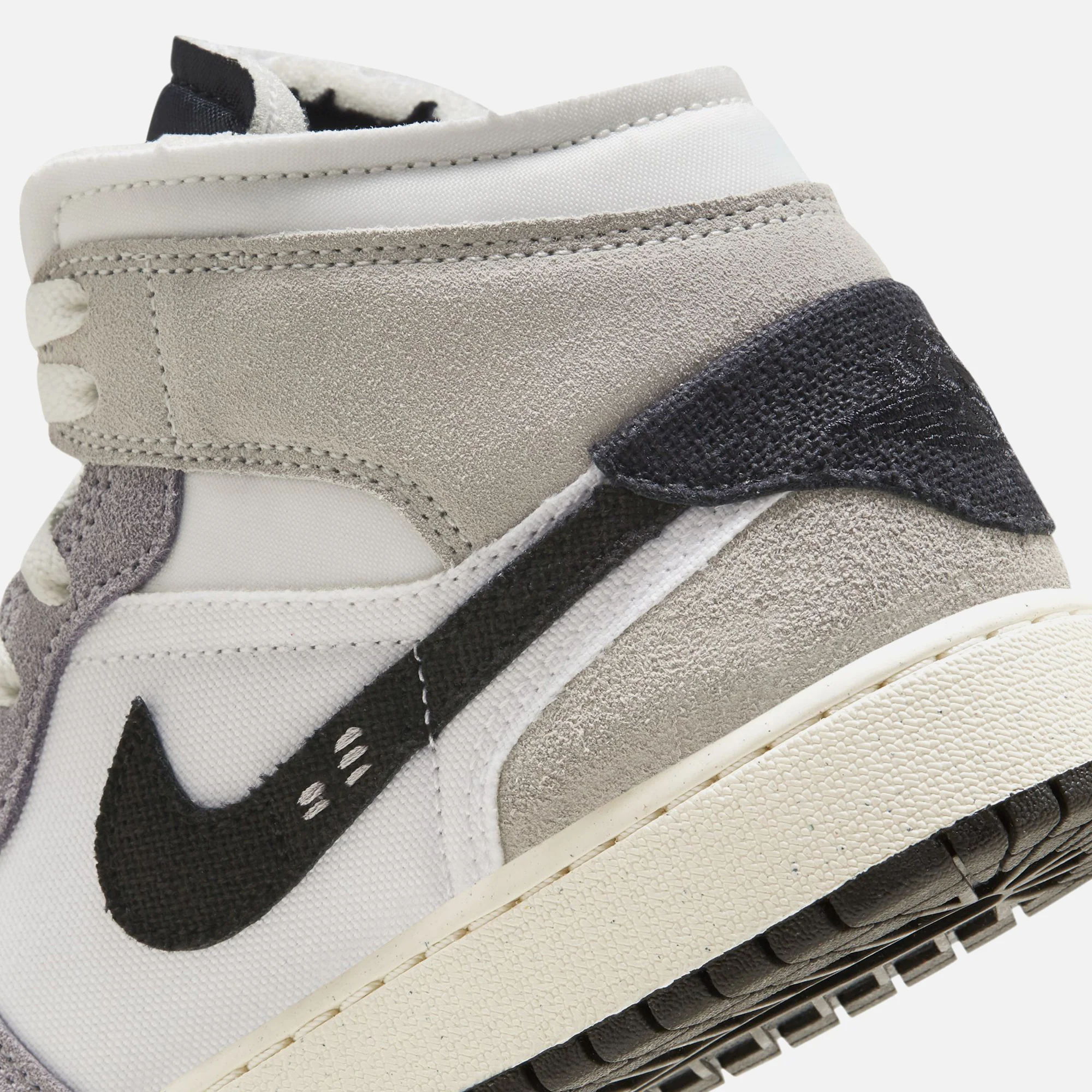 5739-nike-grade-school-air-1-mid-se-1.webp