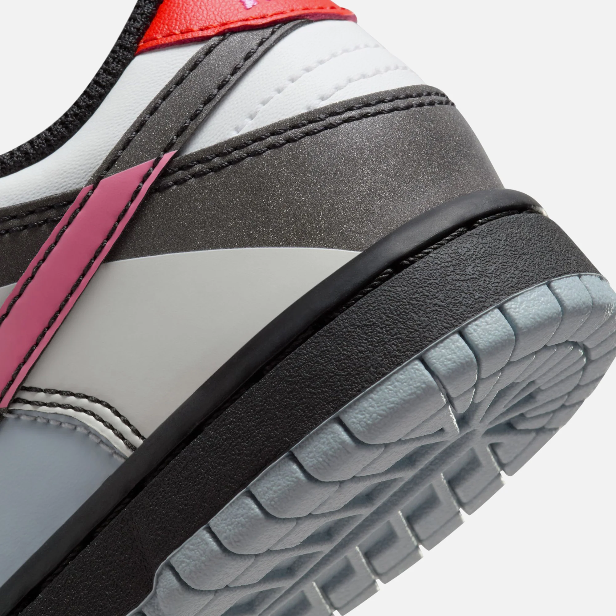 5982–gs-dunk-low-se-1.webp