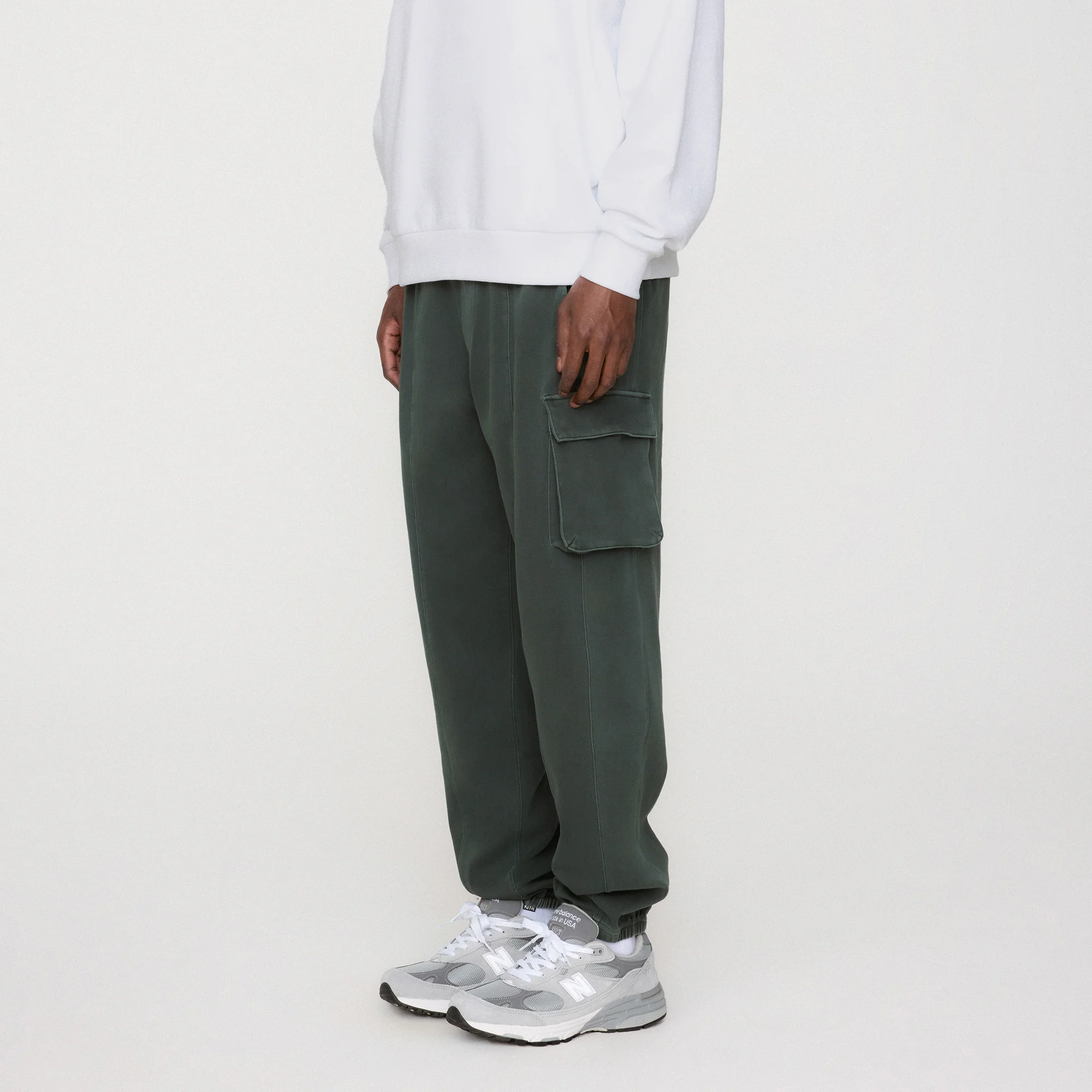 7323-kith-interlock-sennet-ii-cargo-sweatpant-1.webp