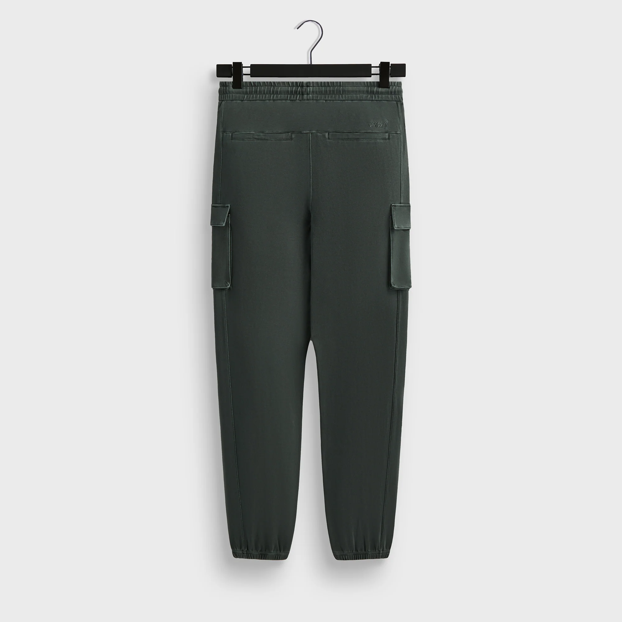 7323-kith-interlock-sennet-ii-cargo-sweatpant-1.webp