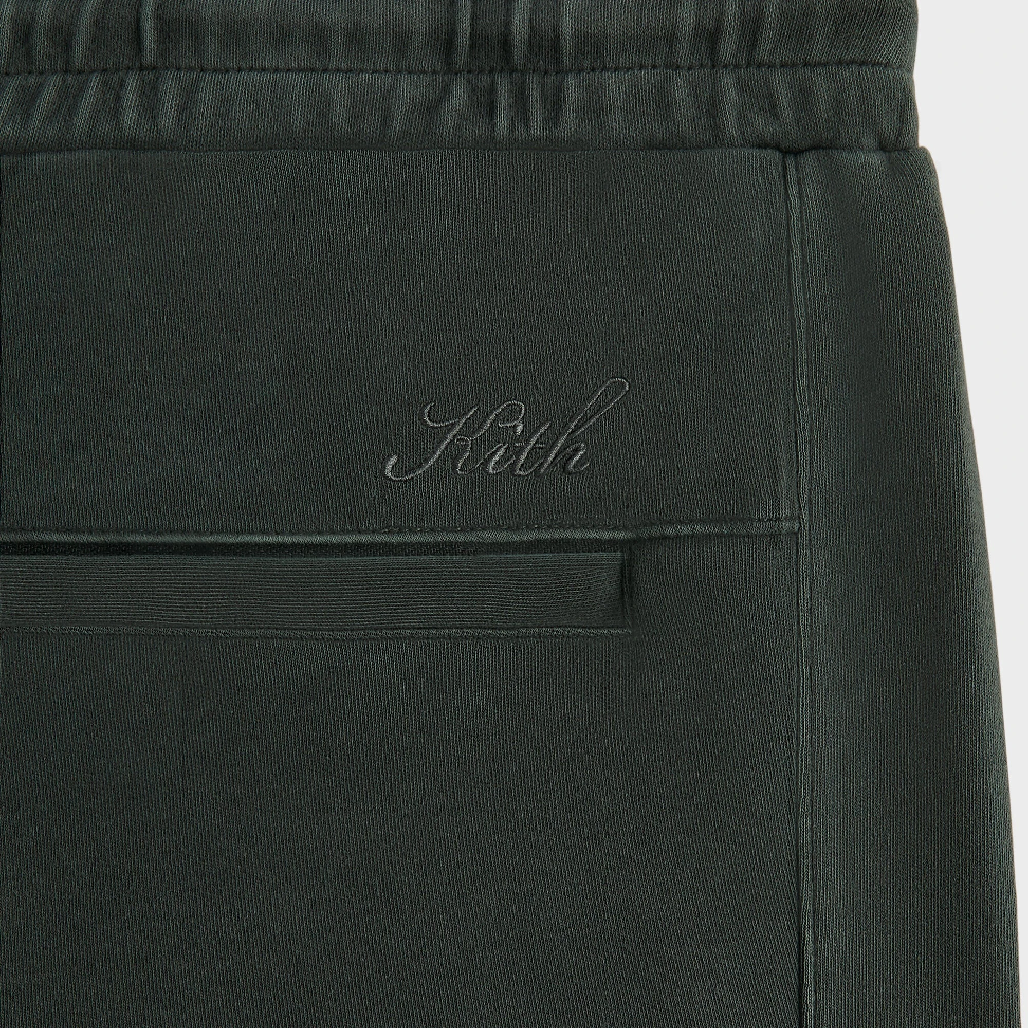 7323-kith-interlock-sennet-ii-cargo-sweatpant-1.webp