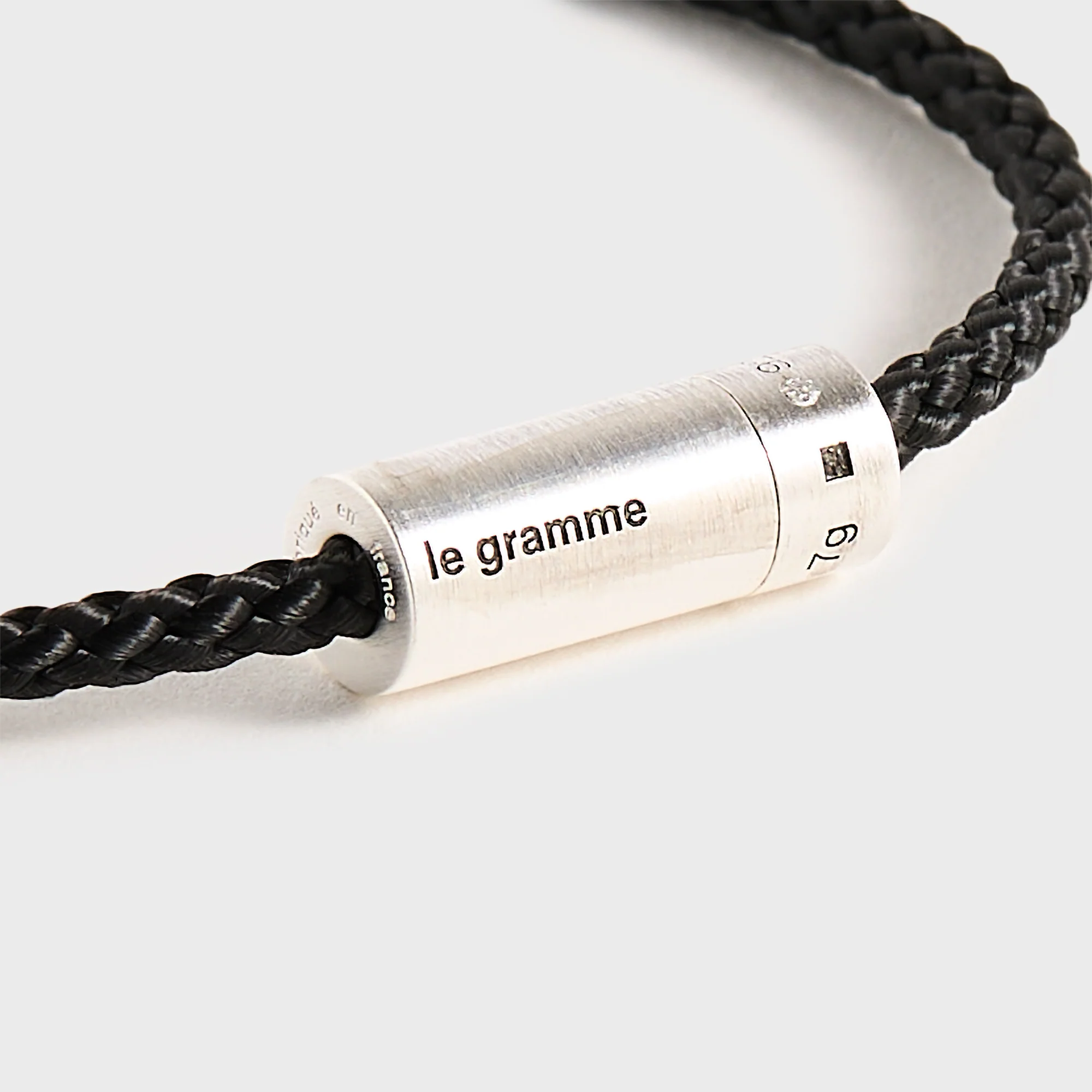 8950–7g-brushed-nato-cable-bracelet-1.webp