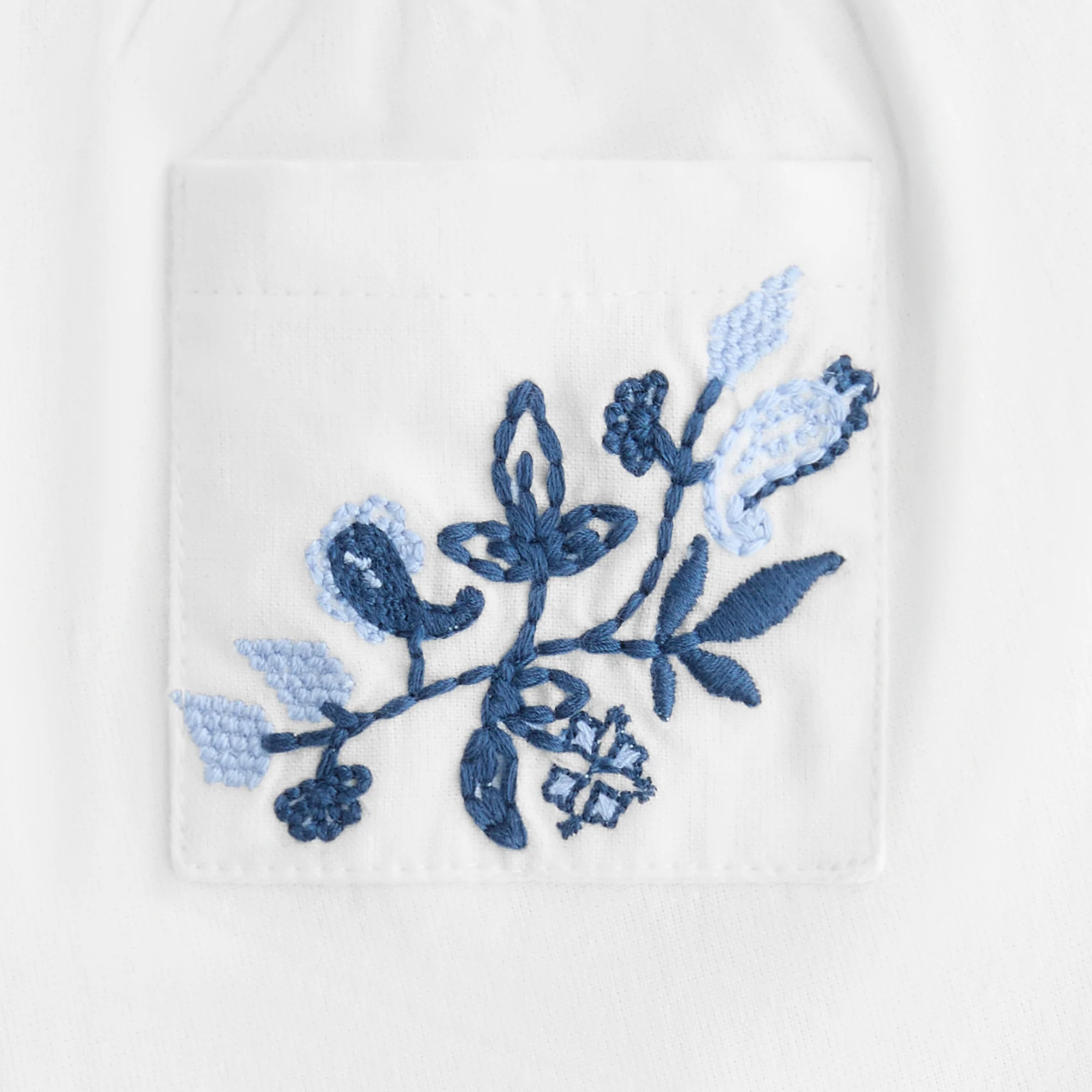 9123-kith-baby-novelty-embroidered-thompson-camp-short-1.webp